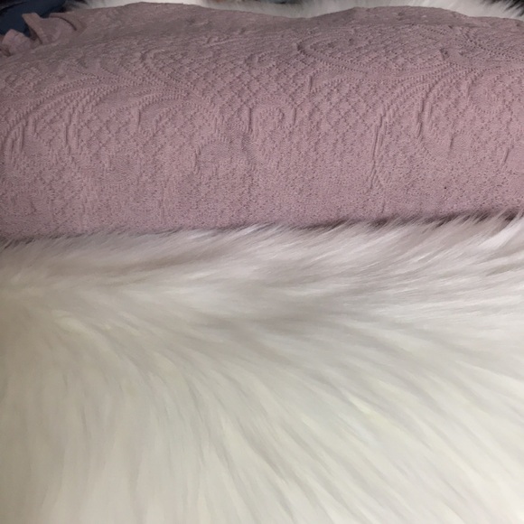 Bed spread  with scallops edge design 100% cotton.twin. In excellent condition - Picture 5 of 8